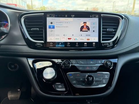 New 2026 Chrysler Pacifica Select image 21