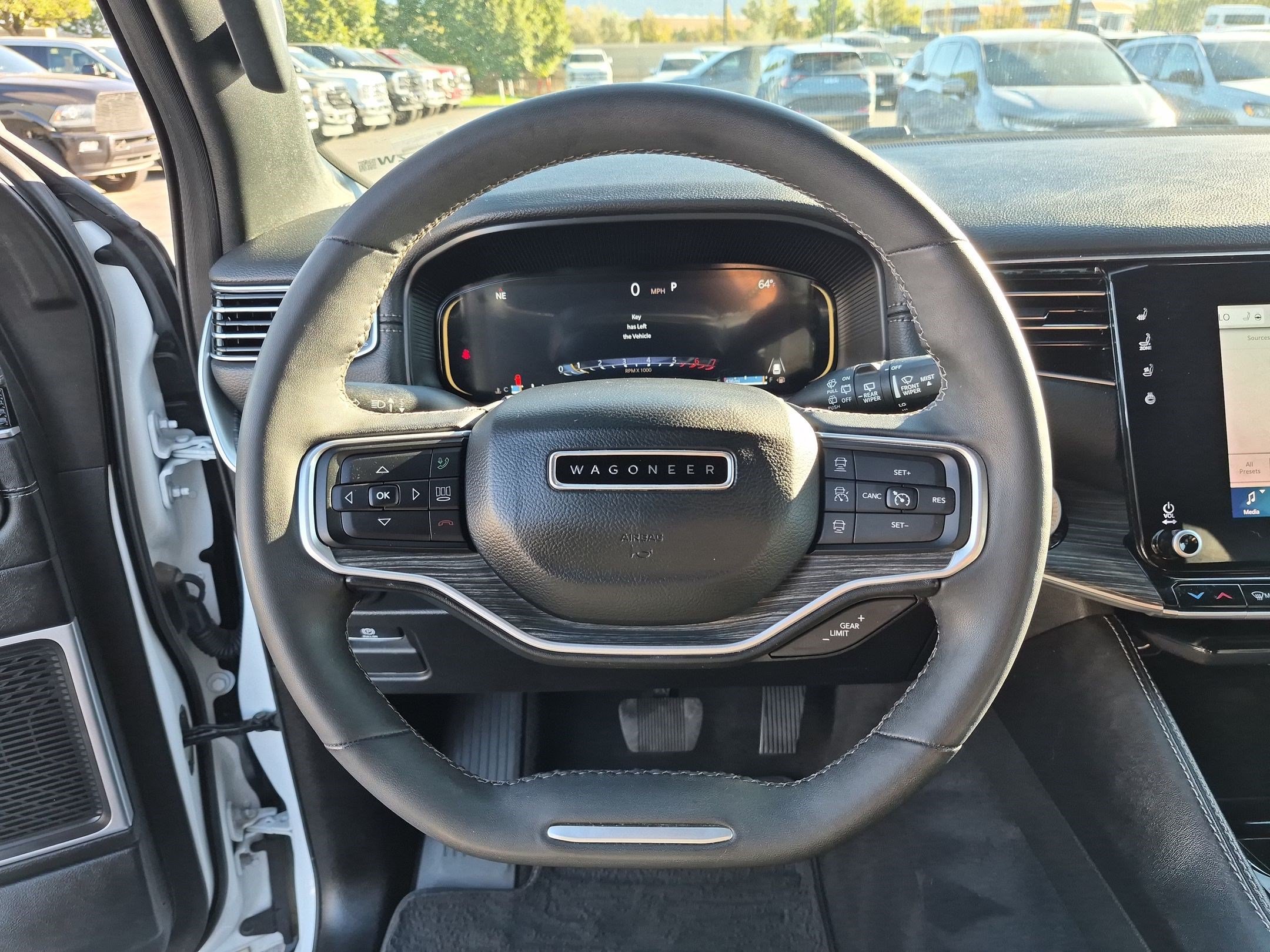 Used 2024 Jeep Wagoneer L Series II w/ Flexible Seating Group AWD/4WD image 18