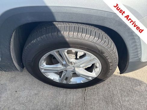 Used 2020 GMC Terrain SLE w/ Driver Convenience Package FWD image 15