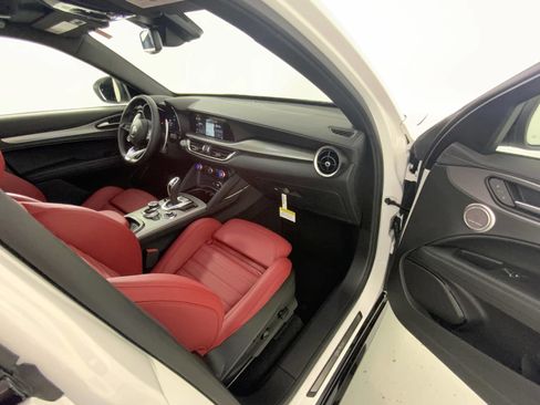New 2025 Alfa Romeo Stelvio Sprint image 35