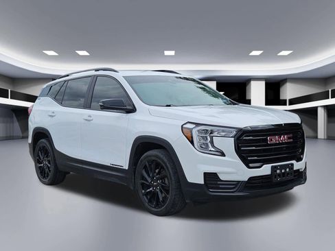 Used 2024 GMC Terrain SLE w/ Driver Convenience Package FWD image 8