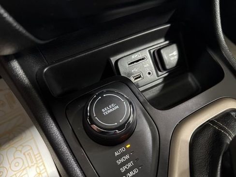 Used 2017 Jeep Cherokee High Altitude image 23