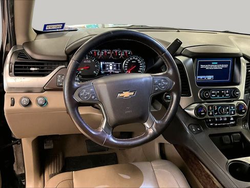 Used 2020 Chevrolet Suburban LT AWD/4WD image 16