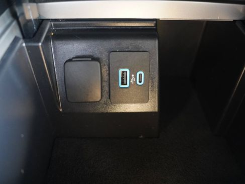 Used 2021 Ford Explorer XLT RWD image 23