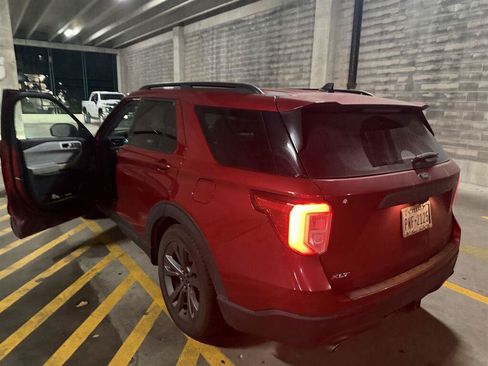 Used 2021 Ford Explorer XLT w/ Equipment Group 202A RWD image 4