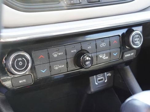 Used 2022 Jeep Compass Limited image 25