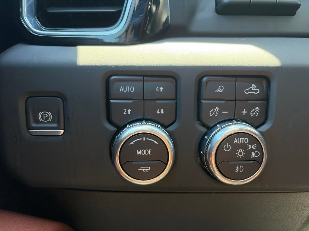 Used 2023 GMC Sierra 1500 Denali Ultimate AWD/4WD image 11