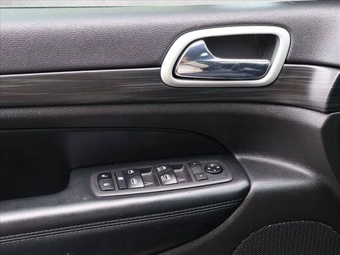 Used 2021 Jeep Grand Cherokee Laredo AWD/4WD image 12
