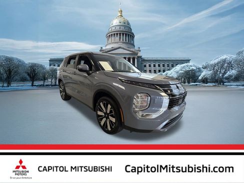 New 2026 Mitsubishi Outlander SE image 1