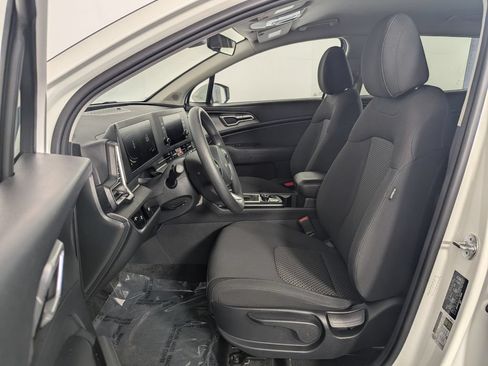 Used 2023 Kia Sportage LX FWD image 11