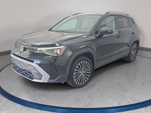 Certified 2025 Volkswagen Taos SE FWD image 1