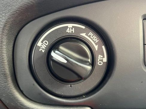 Used 2024 Nissan Frontier PRO-4X AWD/4WD image 14