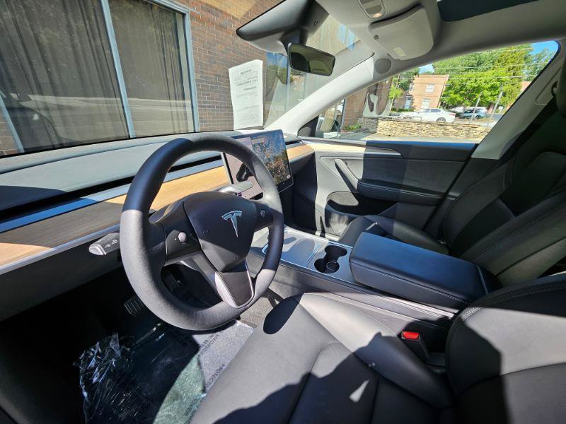 Used 2024 Tesla Model Y Long Range AWD/4WD image 38