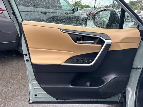 Used 2021 Toyota RAV4 XLE Premium FWD image 10
