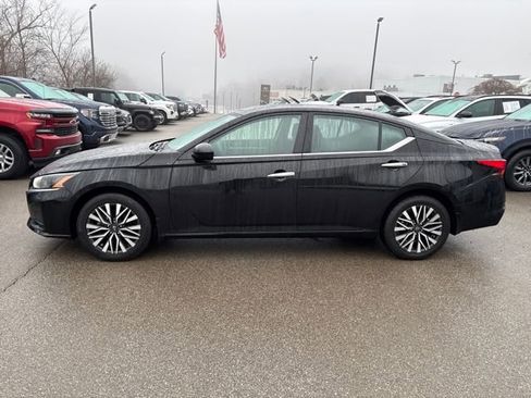 Certified 2023 Nissan Altima 2.5 SV w/ SV Premium Package image 2