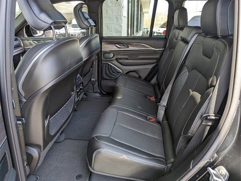 Used 2022 Jeep Grand Cherokee Overland w/ Luxury Tech Group IV image 21