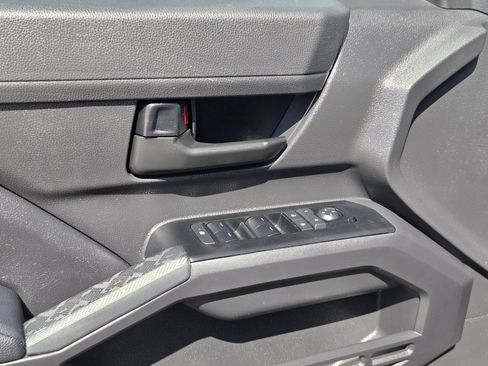 Used 2025 Toyota Tacoma SR5 AWD/4WD image 12