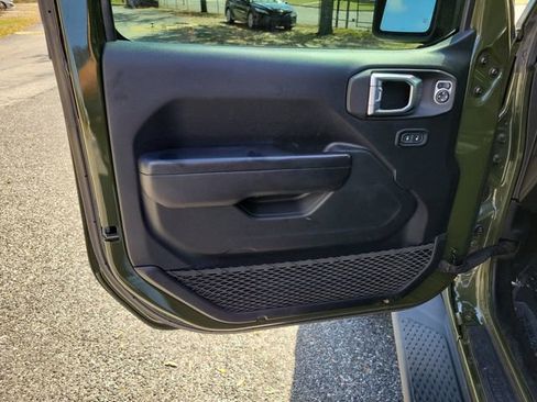 Used 2021 Jeep Gladiator Sport image 7