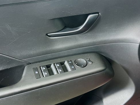 Used 2025 Hyundai Kona SEL image 15