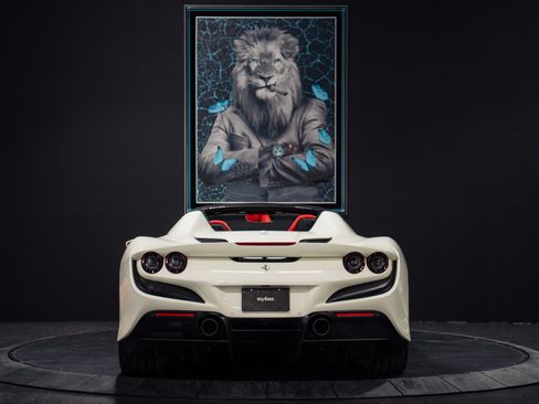 Used 2023 Ferrari F8 Tributo RWD image 36