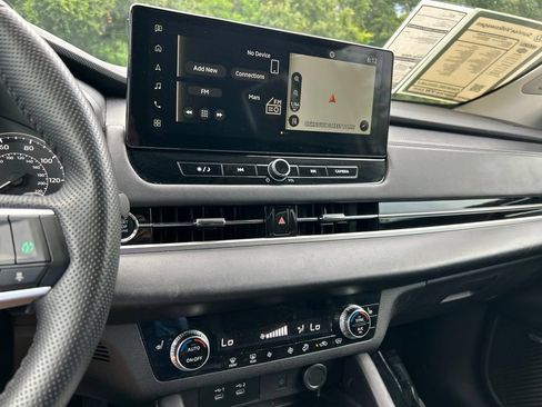 Used 2025 Mitsubishi Outlander SE AWD/4WD image 32