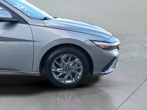 Used 2024 Hyundai Elantra SEL FWD image 33