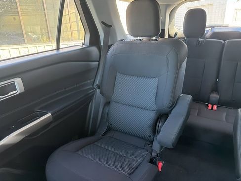 Used 2022 Ford Explorer XLT image 16