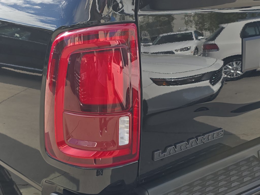 Used 2025 RAM 2500 Laramie AWD/4WD image 37