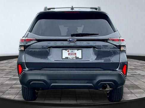 Used 2025 Subaru Forester Premium AWD/4WD image 5