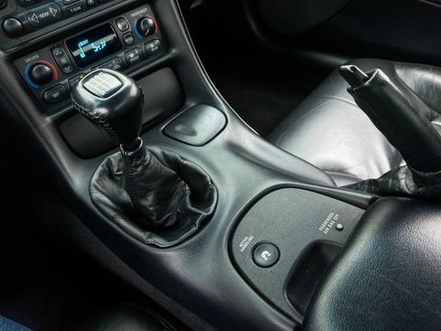 Used 2000 Chevrolet Corvette Coupe w/ Lighting Pkg image 23