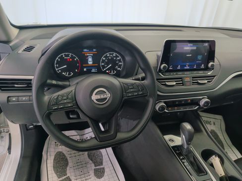 Used 2025 Nissan Altima 2.5 S FWD image 8