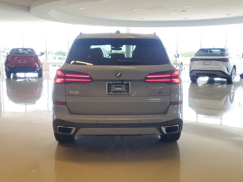 Used 2026 BMW X5 sDrive40i RWD image 9