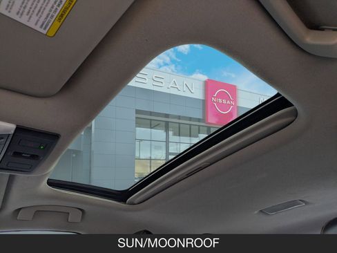 Used 2023 Nissan Sentra SR w/ SR Premium Package image 21