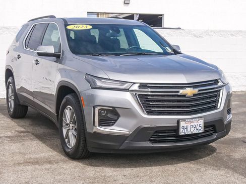 Used 2023 Chevrolet Traverse LT FWD image 3
