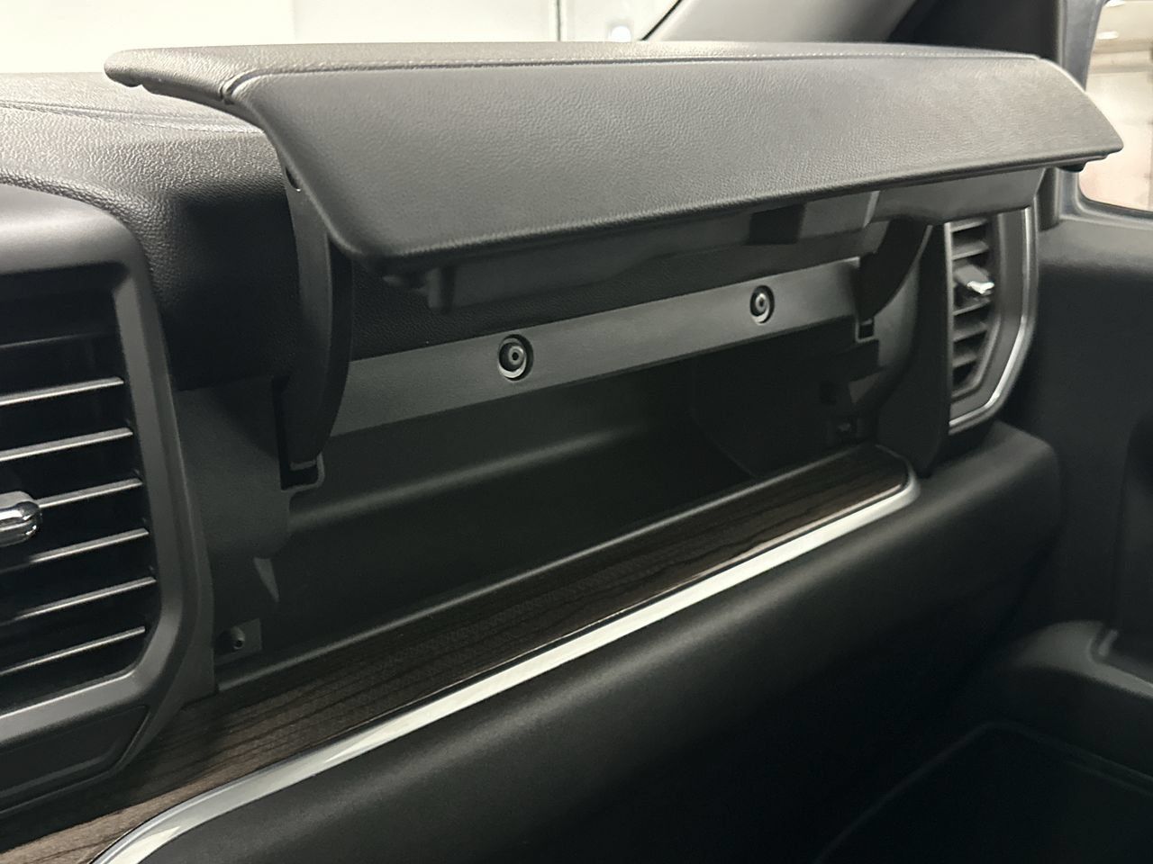 Used 2024 Chevrolet Silverado 1500 LT AWD/4WD image 58