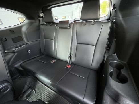 Used 2022 Toyota Highlander XSE FWD image 32