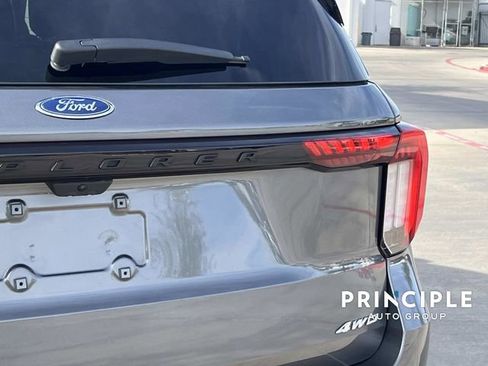 Used 2025 Ford Explorer Platinum w/ LUX Leather Package image 6