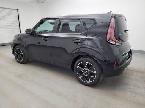 Used 2023 Kia Soul EX image 3