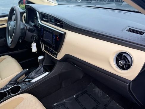 Used 2019 Toyota Corolla LE FWD image 18