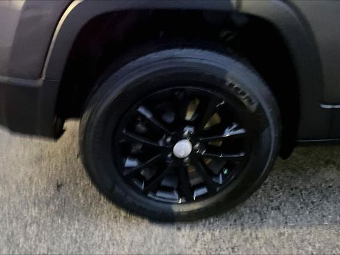 Used 2022 Jeep Cherokee Latitude Lux w/ Sun & Sound Group image 35