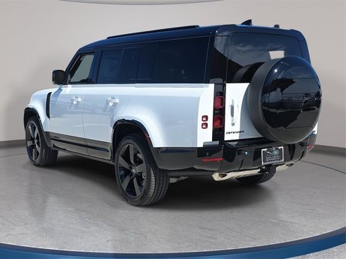 New 2025 Land Rover Defender 130 X-Dynamic SE image 7