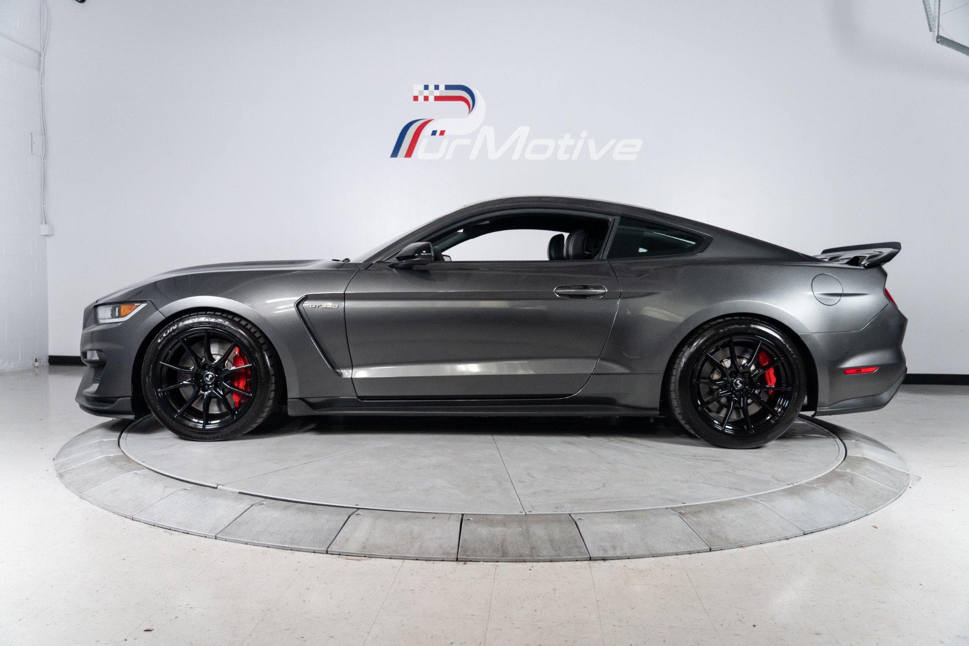 Used 2019 Ford Mustang Shelby GT350 w/ Technology Package RWD image 3