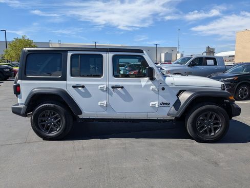 Used 2024 Jeep Wrangler Unlimited Sport AWD/4WD image 2