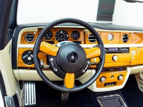 Used 2011 Rolls-Royce Phantom Drophead Coupe image 25
