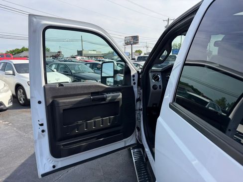 Used 2016 Ford F250 Lariat w/ Lariat Ultimate Package AWD/4WD image 32