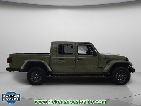 Used 2025 Jeep Gladiator Sport image 4