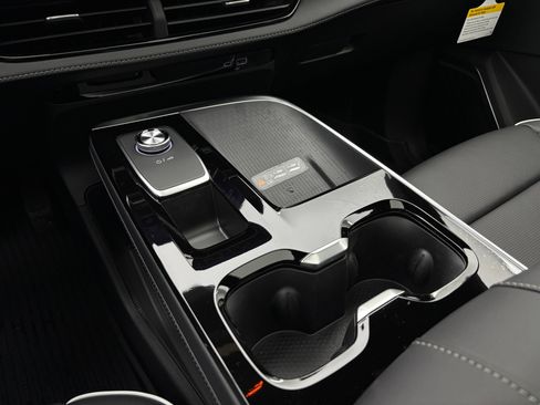 New 2027 Buick Enclave Avenir w/ LPO, Floor Liner Package AWD/4WD image 34