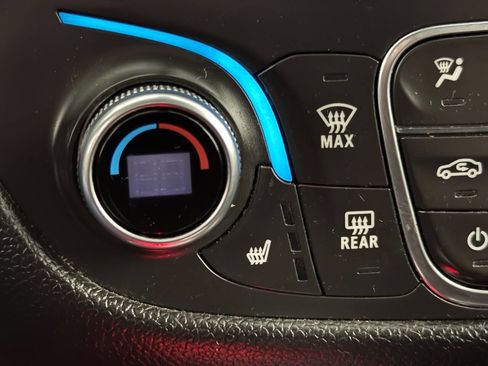 Used 2019 Chevrolet Equinox LT w/ Driver Convenience Package FWD image 39