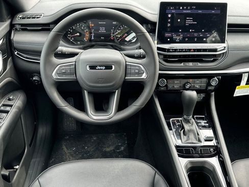 New 2026 Jeep Compass Latitude image 11