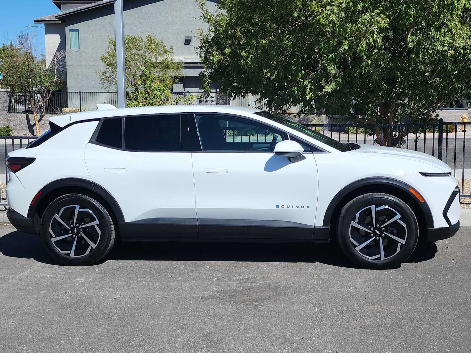Used 2025 Chevrolet Equinox EV LT FWD image 9